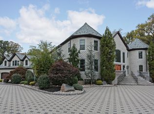 124 Chelsea Ln, Colonia, NJ 07067