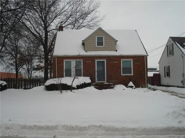 902 E 207th St, Euclid, OH 44119