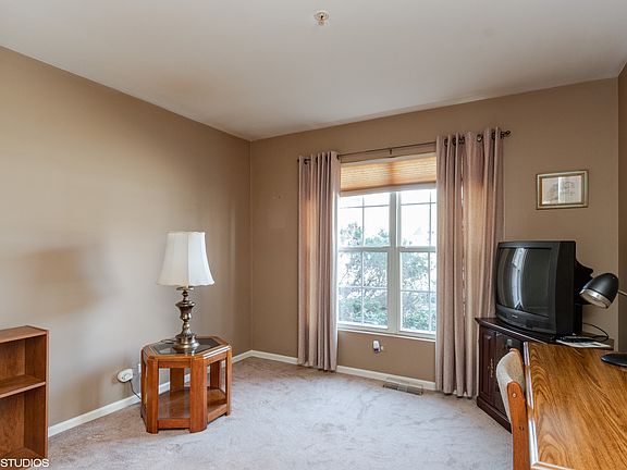 5th image of 5S551 Paxton Dr #5A
