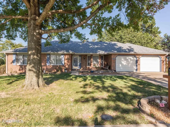 1027 Satinwood Ct, Jefferson City, MO 65109