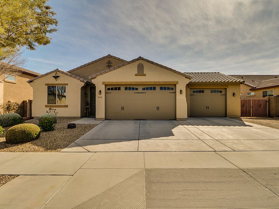 1st image of 15989 W Canterbury Dr