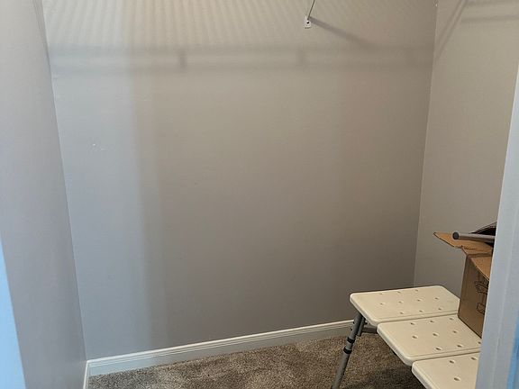 Walk in closet in Bedroom for Rent