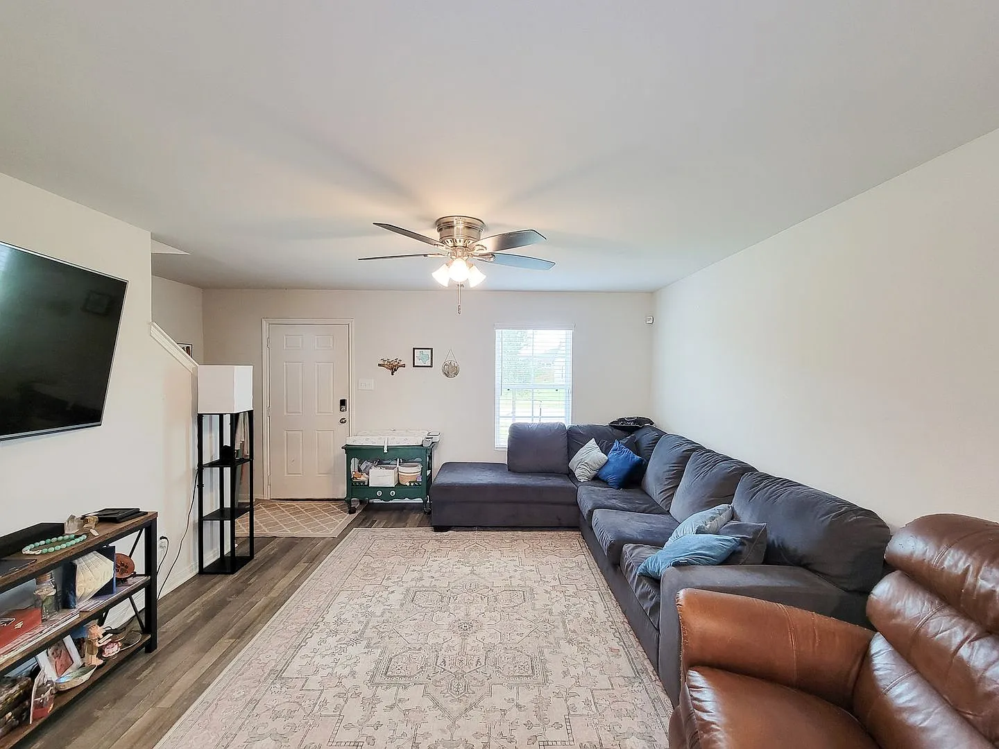 2 Story Home in the Crown Point Community! The desirable Dupont Plan boasts an open design encomp... — Photo 3