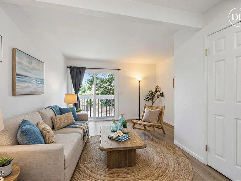 225 S Ventura Rd #101 — Photo 3
