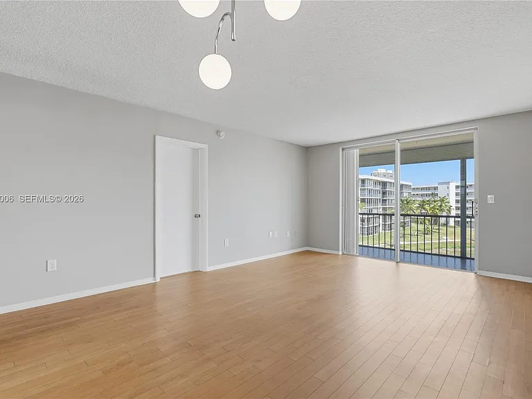 2851 Leonard Dr #J402 — Photo 12