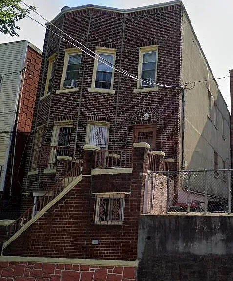 1827 Amethyst St — Photo 1
