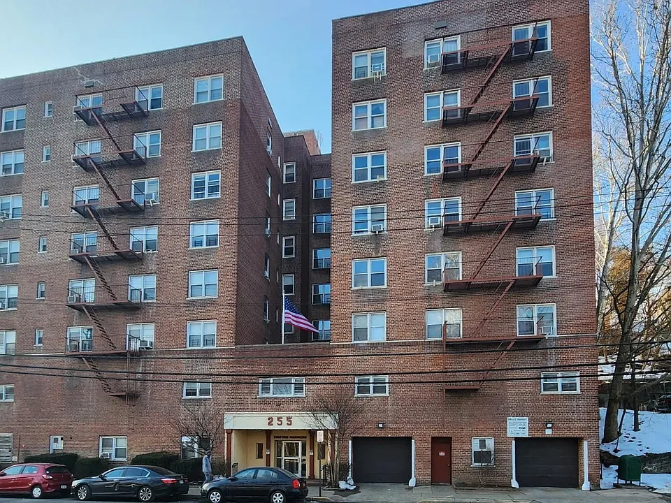 255 Bronx River Rd #4R