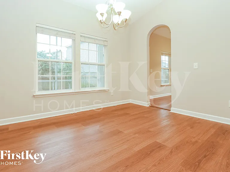 505 Crossland Dr — Photo 4