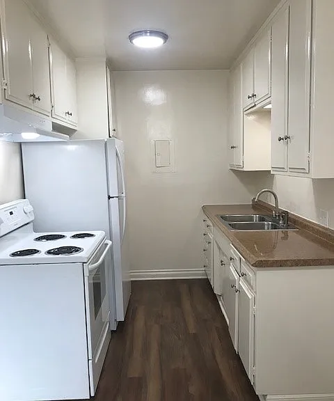 2117 E 4th St #3 — Photo 5