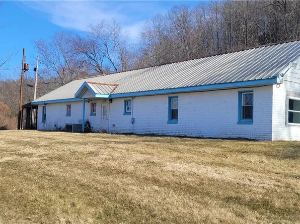 6427 State Route 36 SE, Uhrichsville, OH 44683