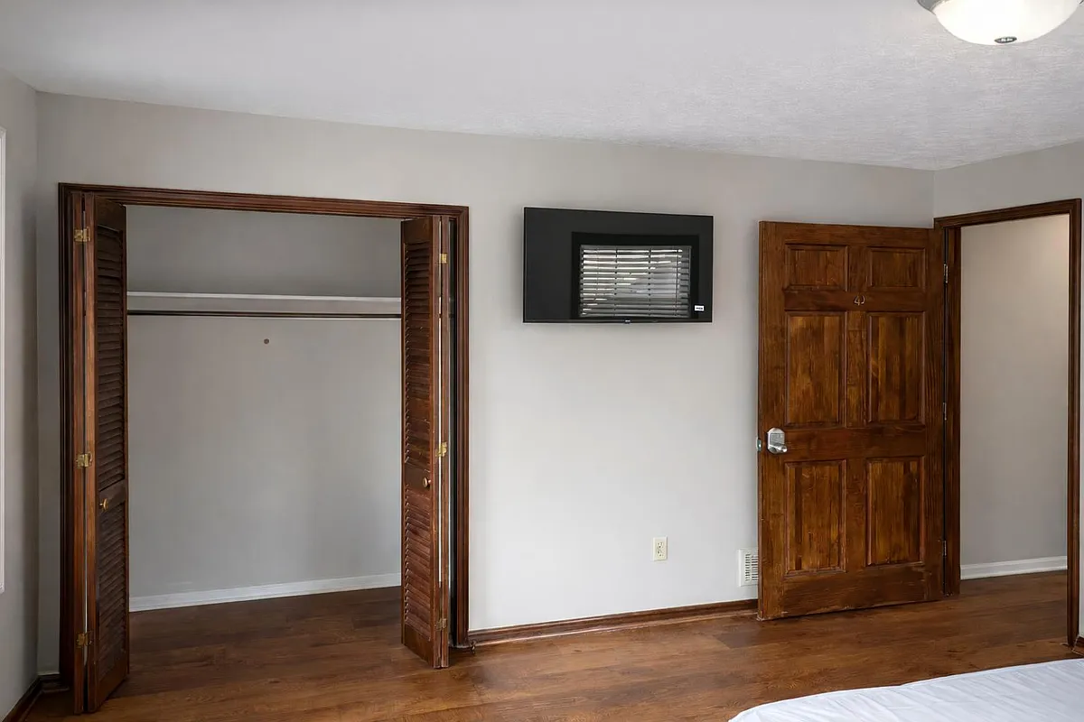 TV in Room 4. - Tudor Castle Cir