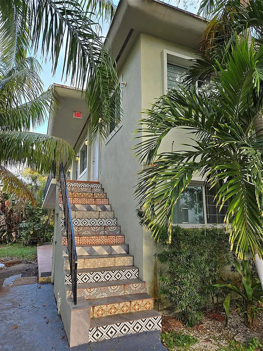 3 bed, 1100 sqft, $2,990 — Photo 1