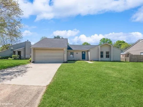 1404 Lake Christopher Dr, Virginia Beach, VA 23464