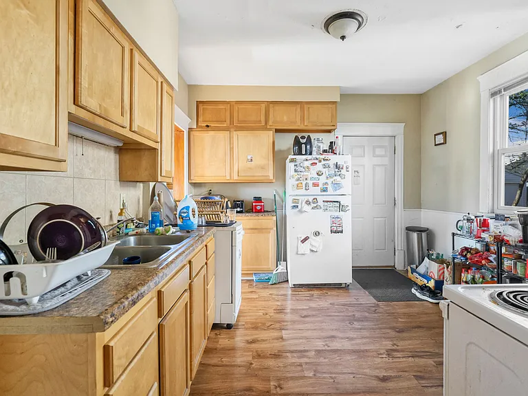 1758 Dayton Ave — Photo 7