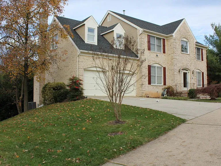 10006 Manor Pl — Photo 1