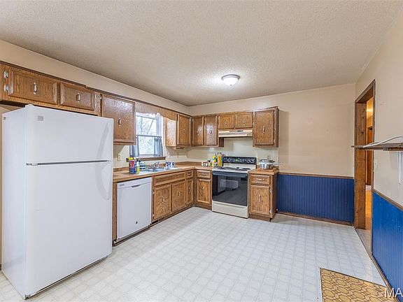 5th image of 8102 Woodland Dr
