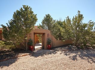 4 Bishops Dome Rd, Santa Fe, NM 87506