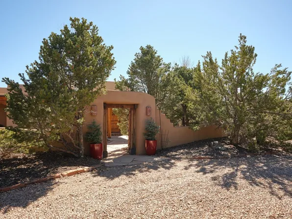 4 Bishops Dome Rd, Santa Fe, NM 87506