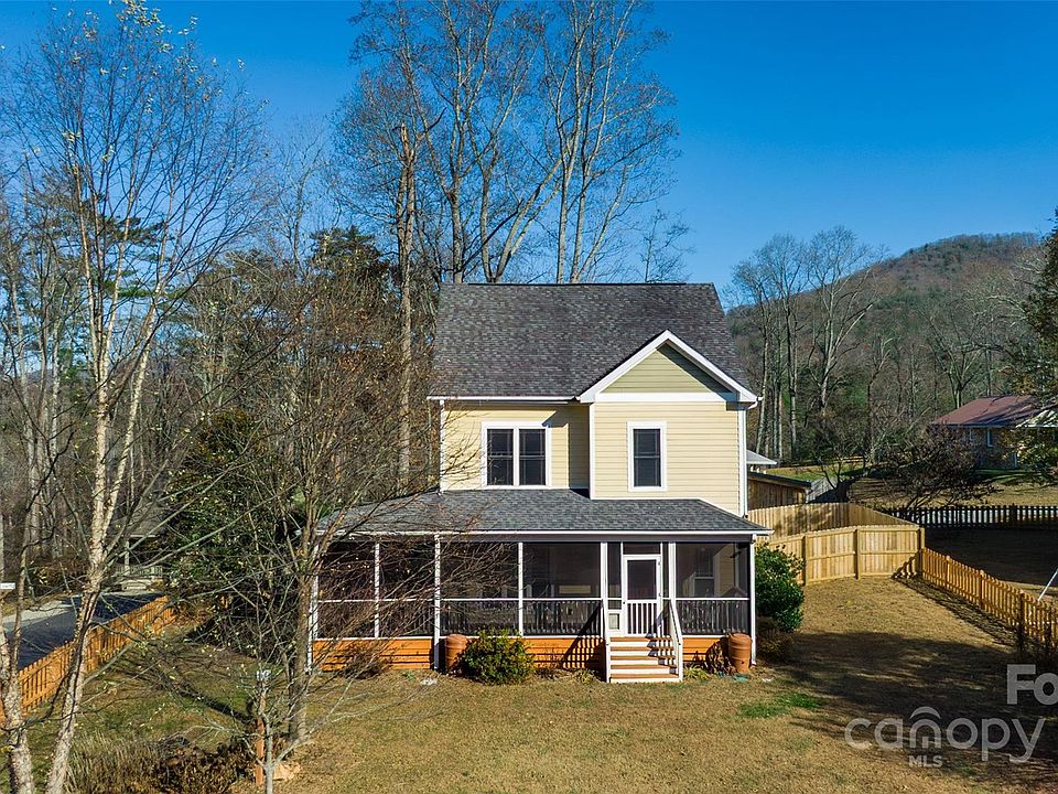 1st image of 11 Forest Park Ln