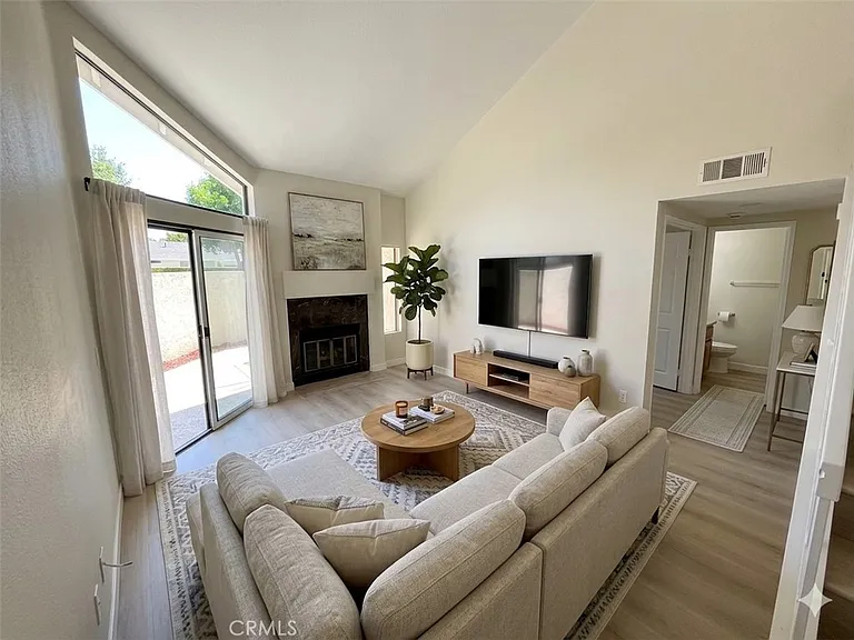 483 Deerfield Ave — Photo 3