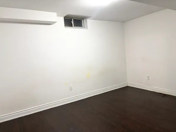 706 Twain Ave #2, Mississauga, ON L5W 1K7