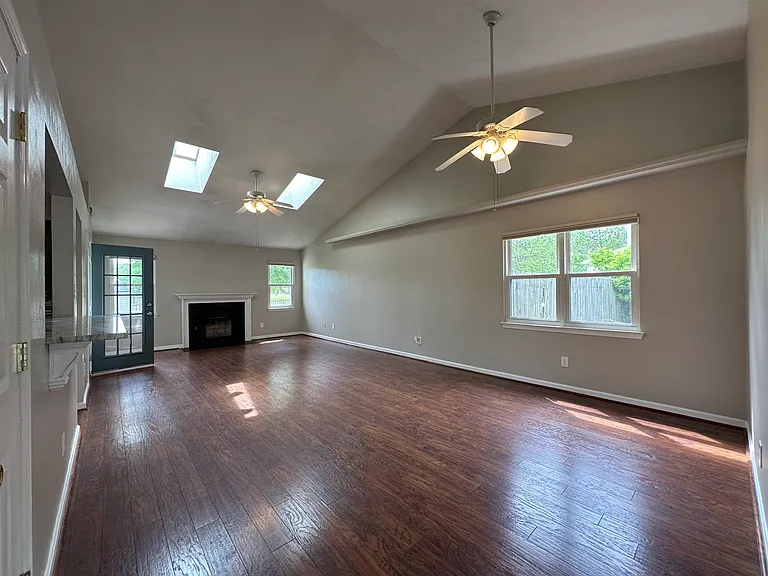 909 Chigwell Rd — Photo 6