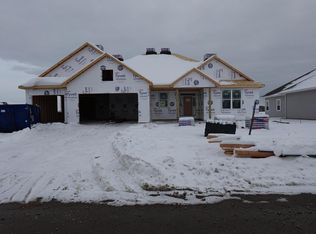 1757 Hammock Ln, Oconomowoc, WI 53066