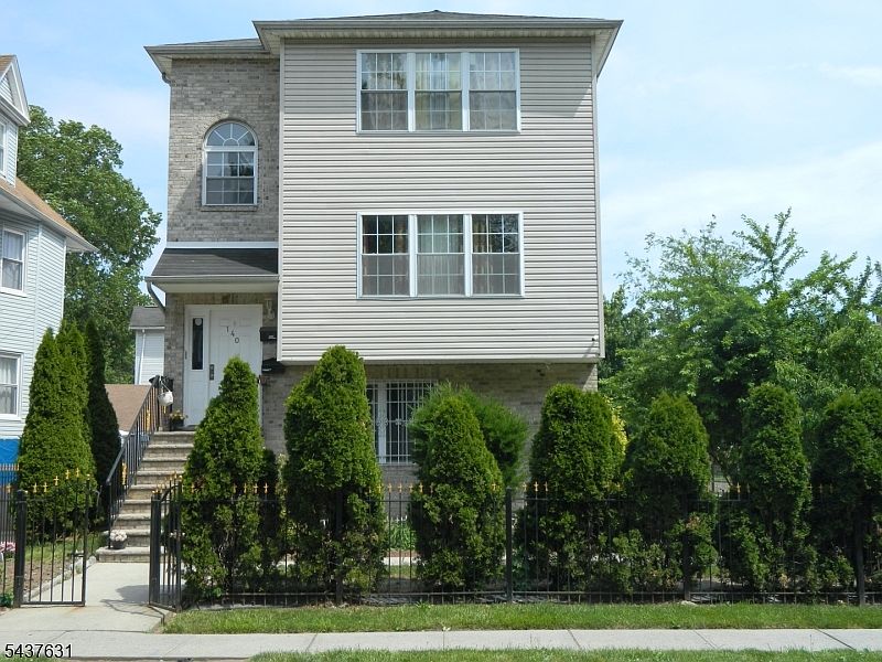 1st image of 140 S Burnett St