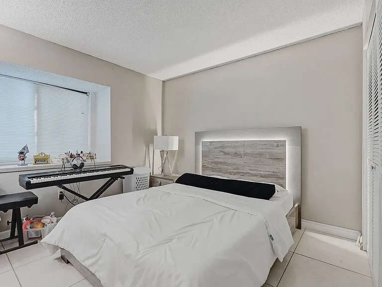 15846 Country Lake Dr — Photo 16