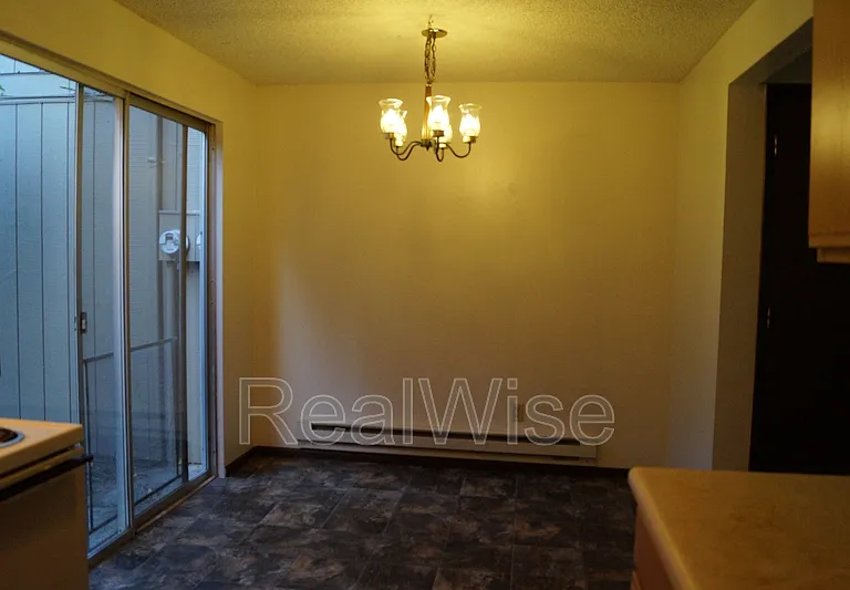 1007 NW C St #B — Photo 6