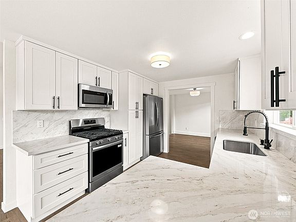 5th image of 3116 200th Avenue E