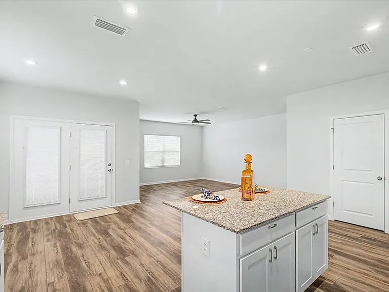 783 Longleaf Dr — Photo 9