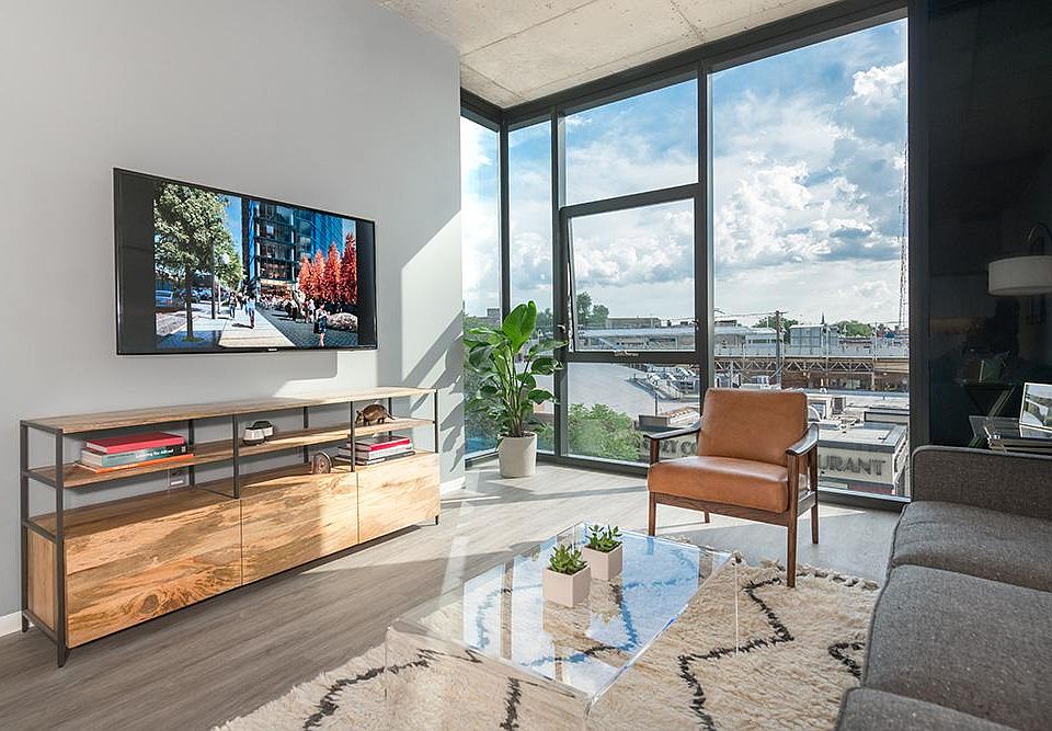 1st image of 2745 W Belden Ave #1/1