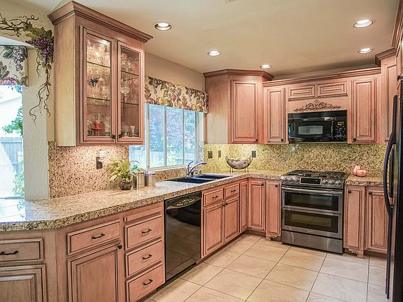 2nd image of 1711 Evergreen Dr