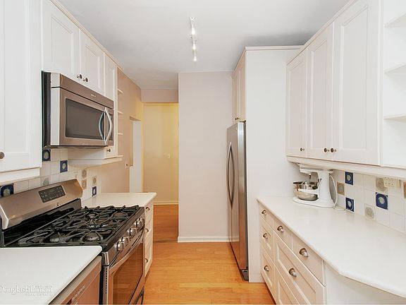3rd image of 16 N Chatsworth Ave APT 305