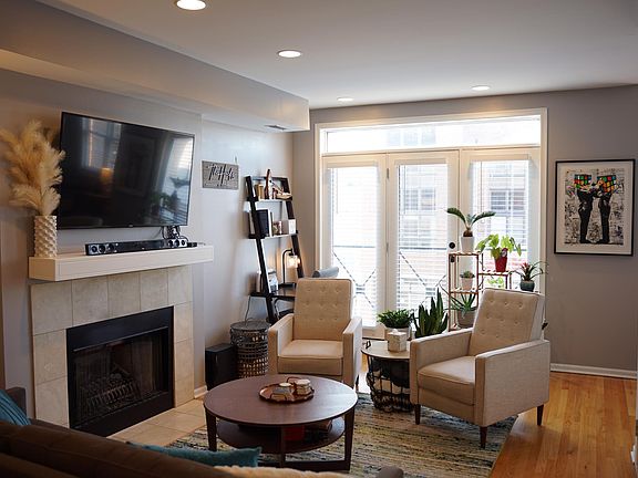 4th image of 1613 W Grand Ave #2