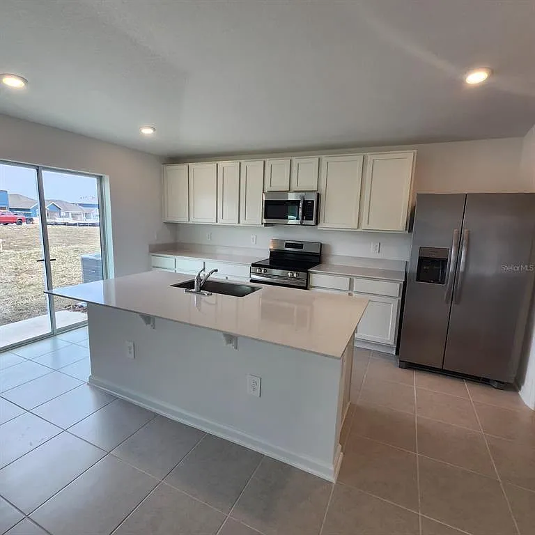3 bed, 2.0 bath, 1487 sqft, $1,800 — Photo 4