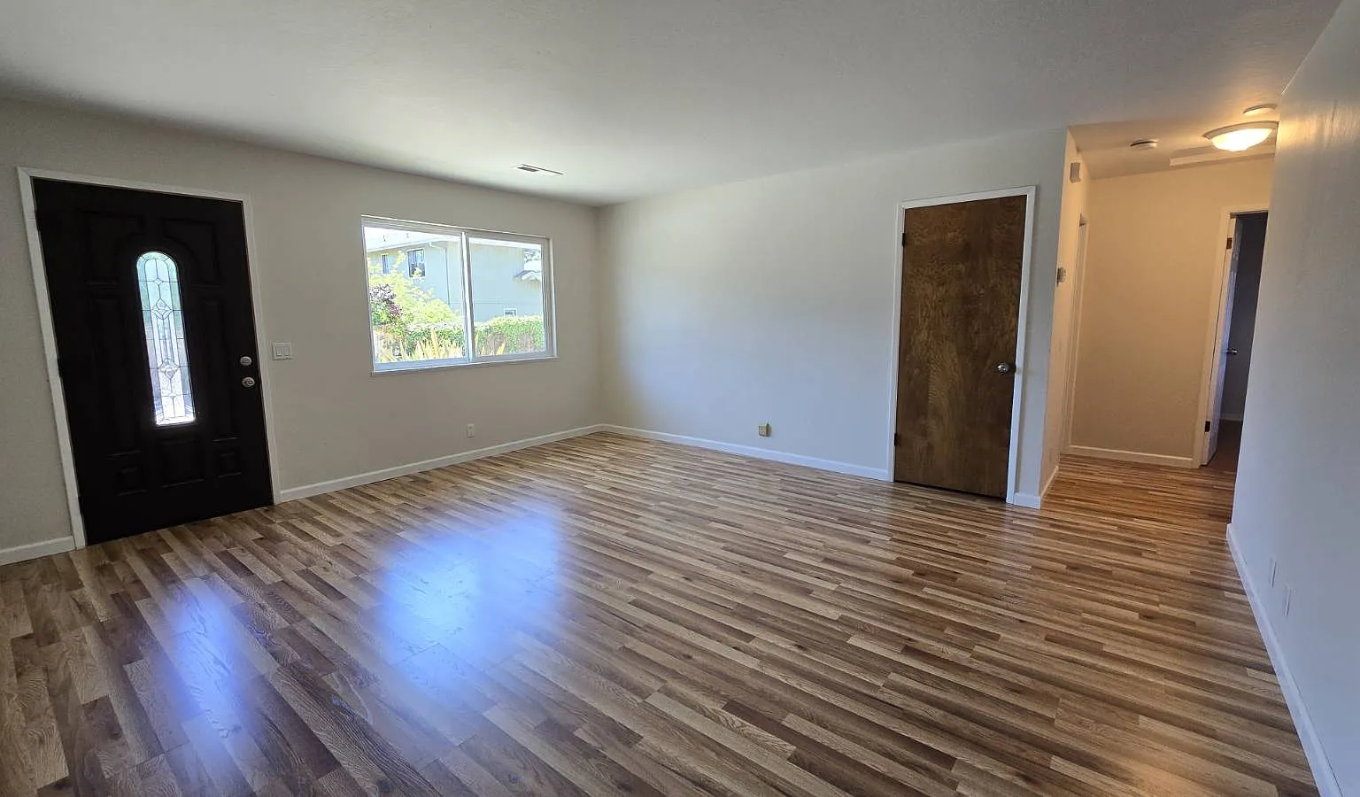 2 bed, 980 sqft, $3,600 — Photo 3