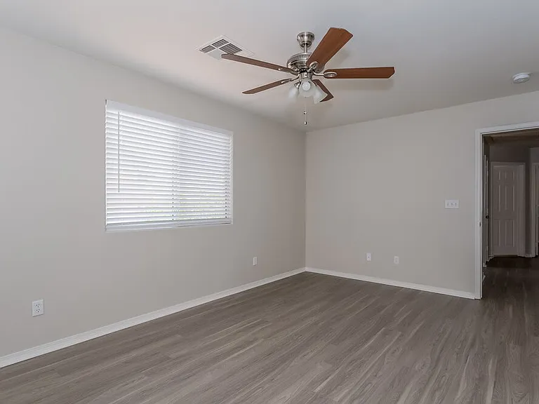 530 Eresma St — Photo 11
