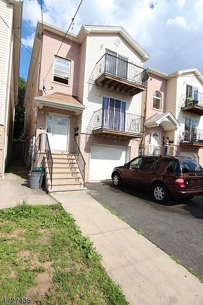 2nd image of 622 S 10th St