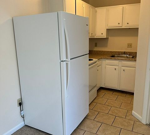 3rd image of 2060 Warwick Ave #1