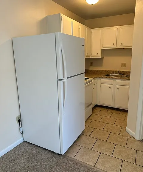 2060 Warwick Ave #1 — Photo 3
