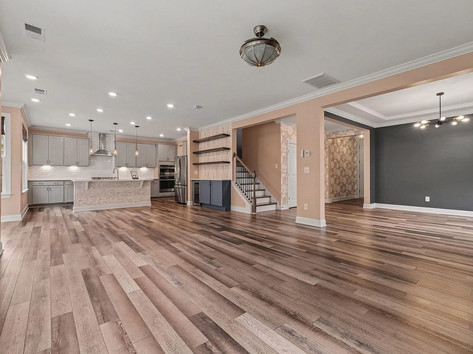 5 bed, 4.0 bath, 3510 sqft, $3,800 — Photo 3