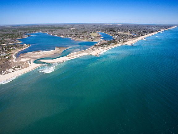 3rd image of 58 Wainscott Stone Rd