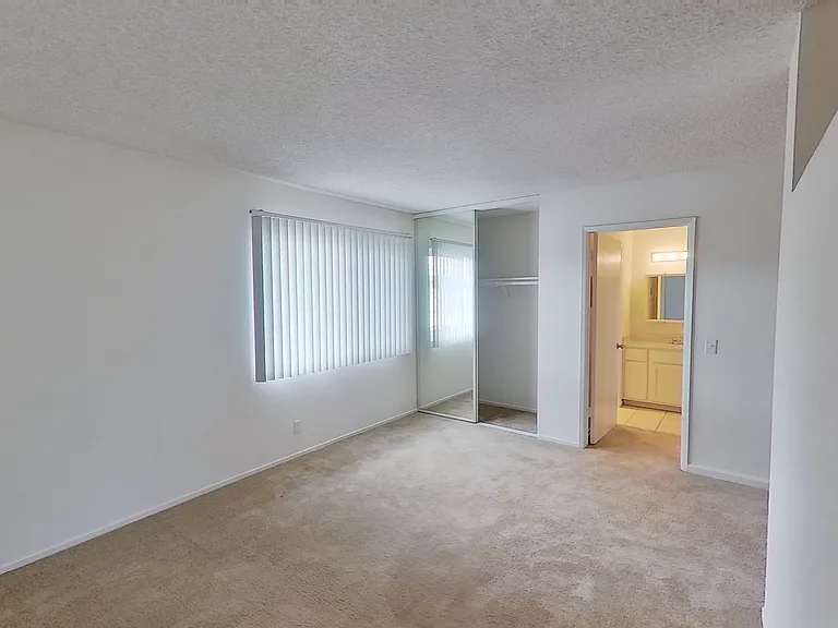 521 N. Tustin Ave — Photo 17