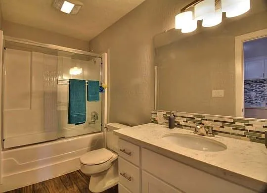 The Luxe Apartments — Photo 20