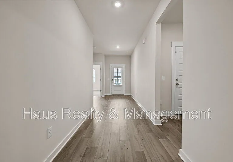 1145 Ross Farms Blvd — Photo 4