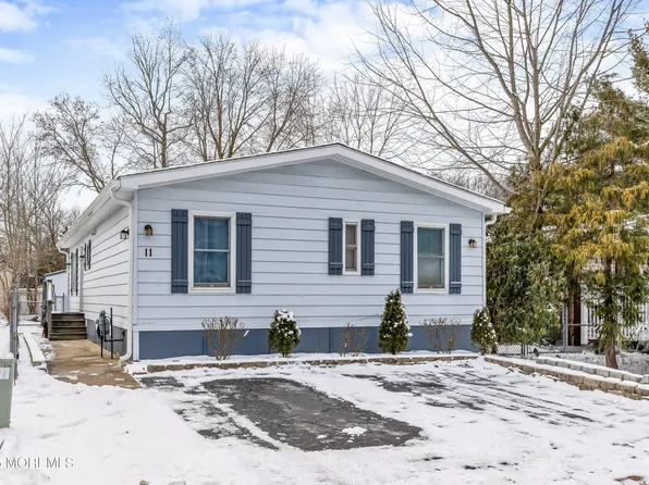 11 Short Oaks Court, Manalapan, NJ 07726