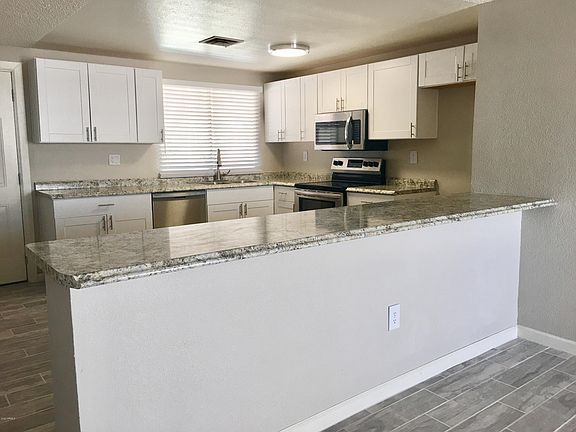 3rd image of 1959 W Des Moines Cir