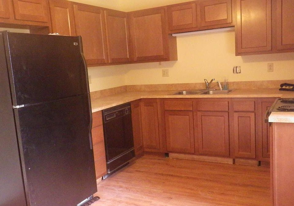 Kitchen with all appliances